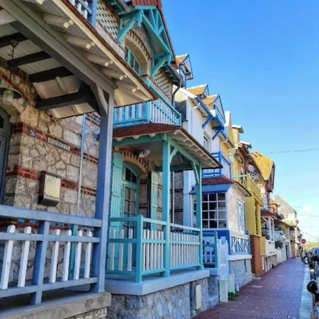 La Petite Matelote Lumineux - Vue Cathedrale Булонь-сюр-Мер